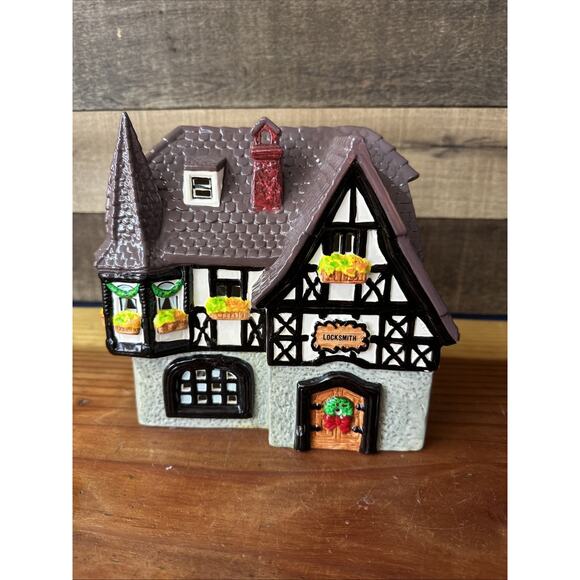 Christmas Giant Locksmith Christmas Village - Picture 1 of 6